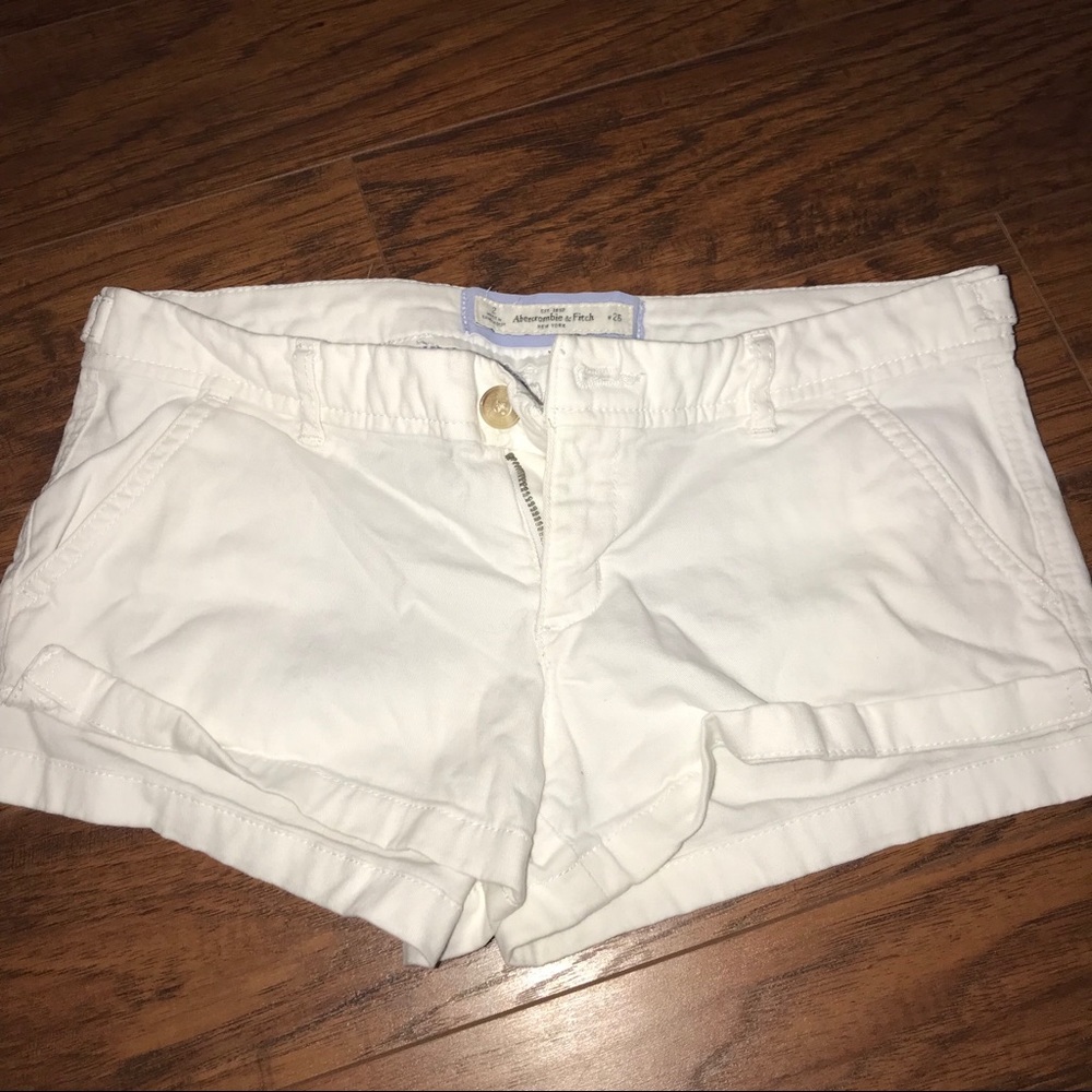 Abercrombie & Fitch white Chino Shorts!